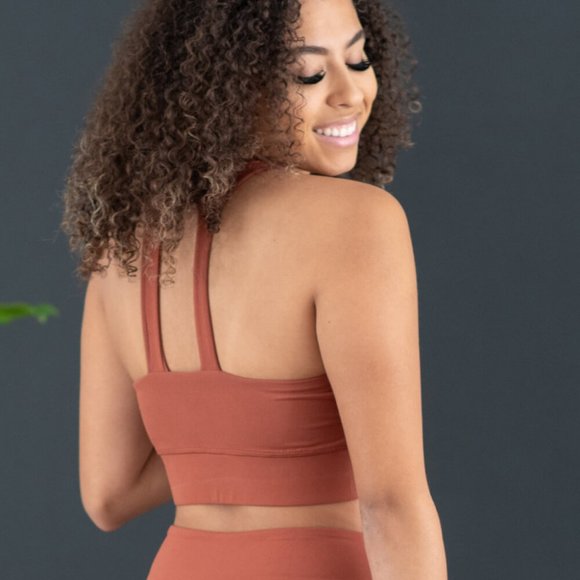 Rae Mode Nonstop Full Size Cutout Detail Sports Bra - Picture 5 of 10